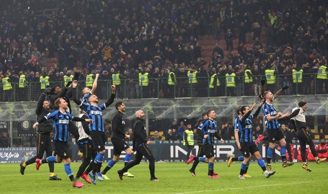  曼联复兴之路客场战胜强敌