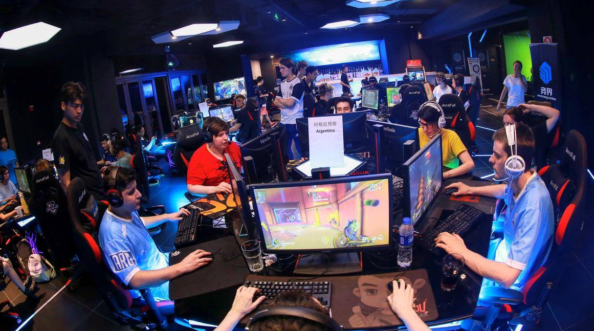  电竞风云人物齐聚共话行业发展