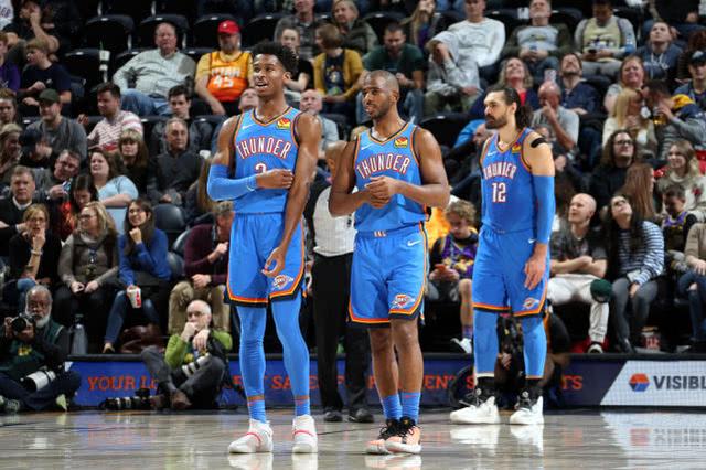  保罗双打搭档默契配合勇夺冠军