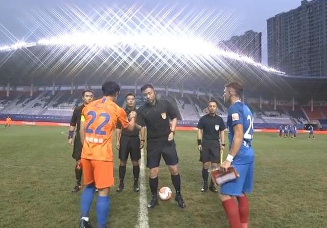  中场核心远射世界波，助球队登顶榜首