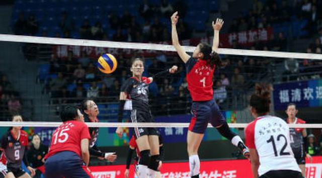  智能发球机器人亮相巡回赛，陪练效率提升三倍