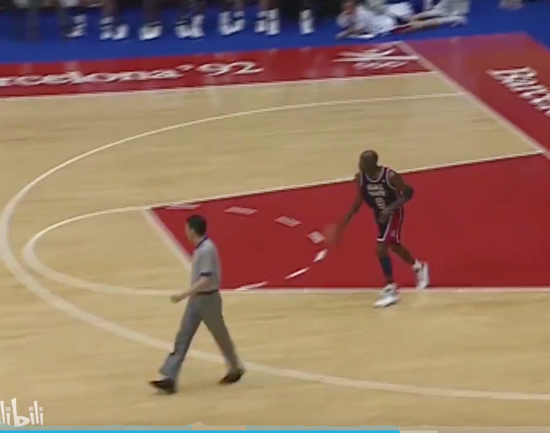  篮球裁判严格执法，公平竞赛保障进行