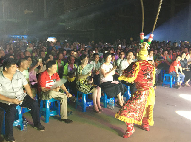  网前截击再现经典，复古打法惊艳观众