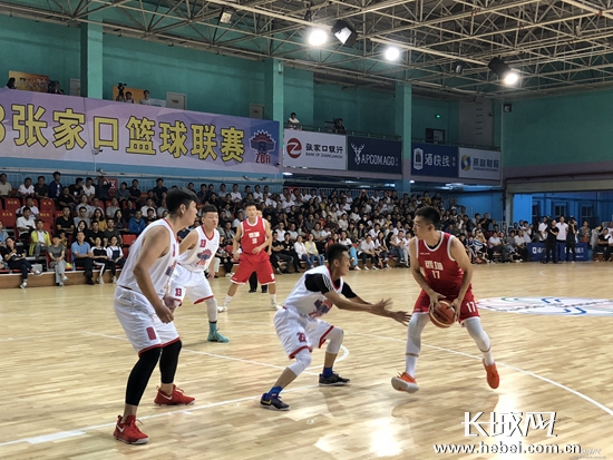  篮球技巧挑战赛，花式运球展现个人风采