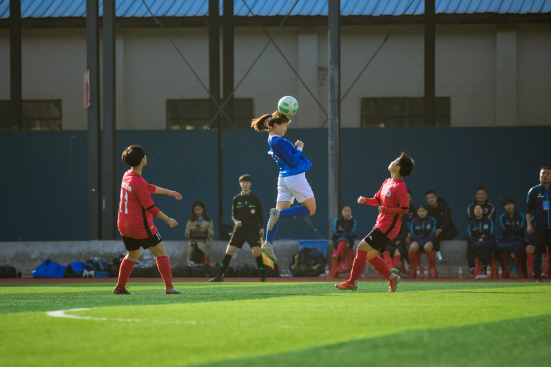  青少年足球锦标赛落幕，潜力新苗脱颖而出  